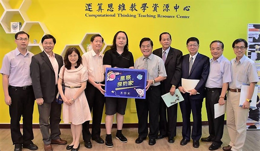 唐鳳政委參訪屏東大學剛成立的運算思維教學資源中心.jpg