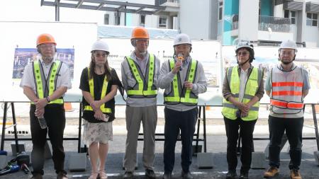 行政院南部聯合服務中心今22日偕同屏東縣政府、國科會南科管理局等單位，說明高鐵屏東車站特定區建設與招商進度。 