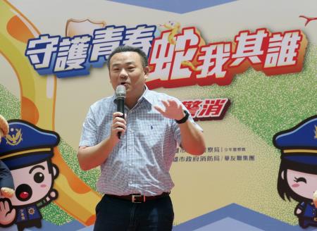 許乃文執行長勉勵小朋友們學習守規矩，無論在學習或生活上，都要聽爸媽的話，培養良好品格。