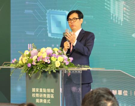 卓院長今(4)日出席國家重點領域校際研教園區啟動儀式照片_6