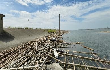 2_1.嘉義縣白水湖海岸廢棄物清理前_水利署.jpg