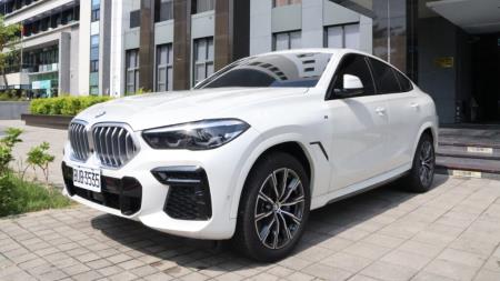 保時捷Macan、BMW X6至少5組以上人馬競標，都以300萬成交。