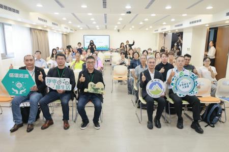 淨零綠生活大聯盟共學活動現場大合照.jpg