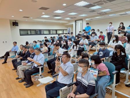 行政院南服中心攜手中華電信、衛福部南區兒童之家共同推動「數位助飛 夢想起航」計畫，透過科技與創意教育結合，為弱勢兒童打造學習新視野。
