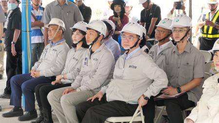2026年5月16日行政院長卓榮泰視察屏東國際棒球場工程進度