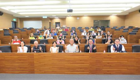 南服中心舉辦猝死預防健康講座，邀請國軍高雄總醫院心臟內科李柏群醫師專講。