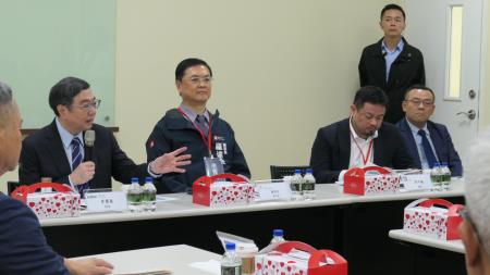 行政院長卓榮泰今（30）日赴高雄出席航太產業座談、參訪晟田科技公司。