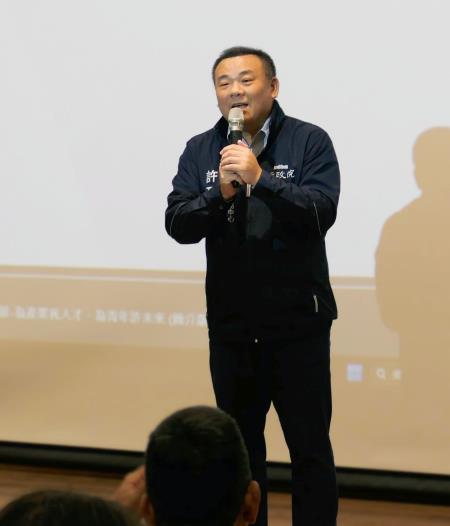 執行長強調，面對全球產業轉型，大家對國家政策要有信心，藉由專業課程與政府的支持，將協助產業界找到明確方向，掌握國際低碳潮流。