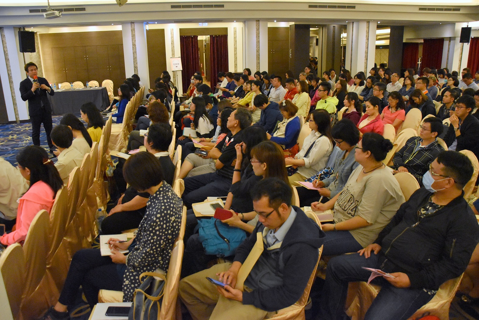 講師沈以軒說，此次修法以「輪班制更換班次之間隔休息時間彈性放寬」對業界影響最大.jpg