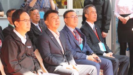 中央政府首座「近零碳建築」！海委會新建廳舍今(19)日上樑。