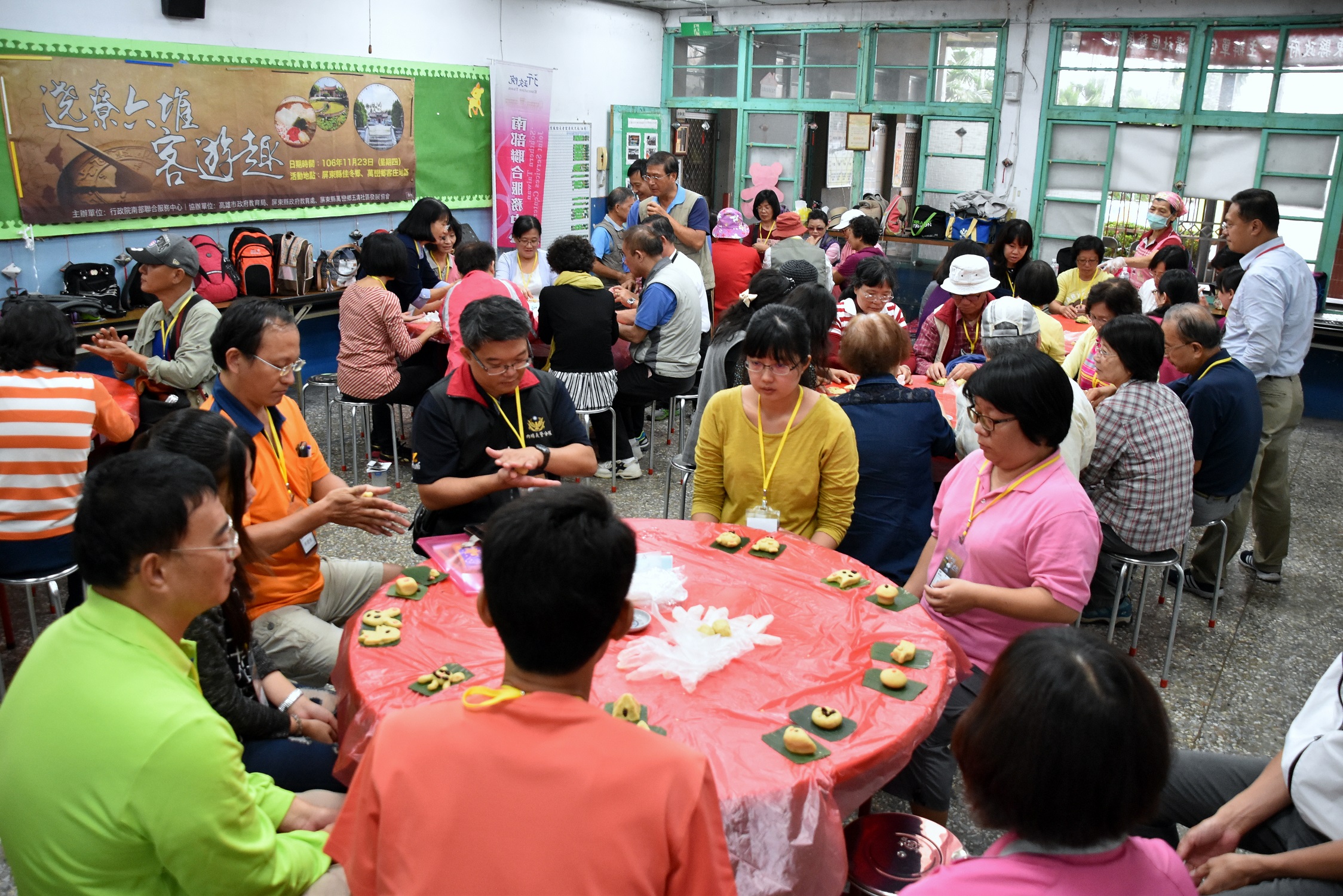 學員使用地瓜、芋頭餡料發揮創意diy客家粄，新鲜感十足.jpg