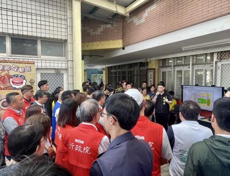 高雄市政府教育局吳立森局長說明此次山陀兒颱風造成高雄市學校災損報告