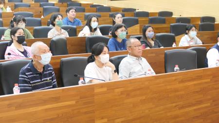 南服中心舉辦猝死預防健康講座，學員們專心聽講。