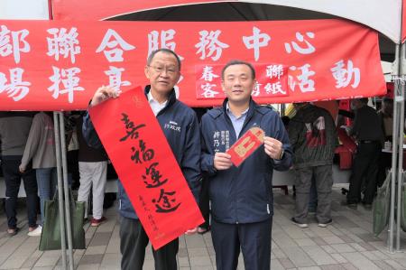 行政院南部聯合服務中心二位副執行長陳文亮_左_及副執行長許乃文_右_於活動合影.jpg