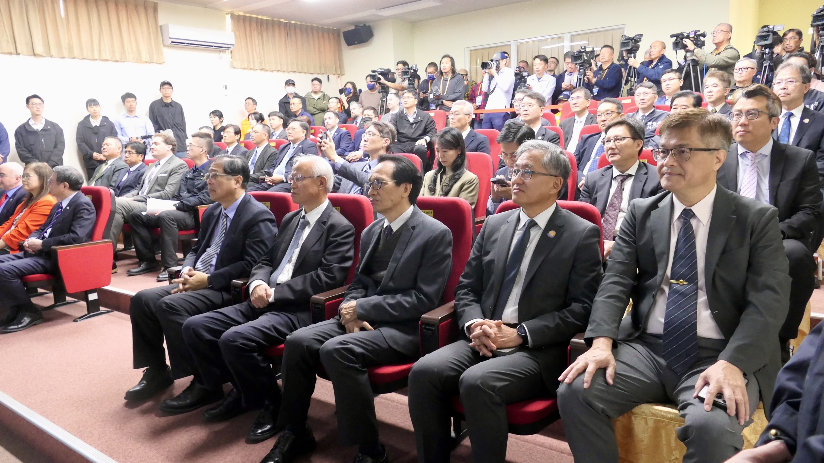 台美跨國合作阻絕大宗毒品於境外 卓揆：展現「國艦國造」成果