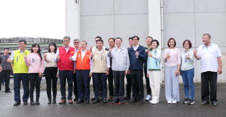 2025年7月15日行政院長卓榮泰視察農業部農糧署仁武倉庫_1