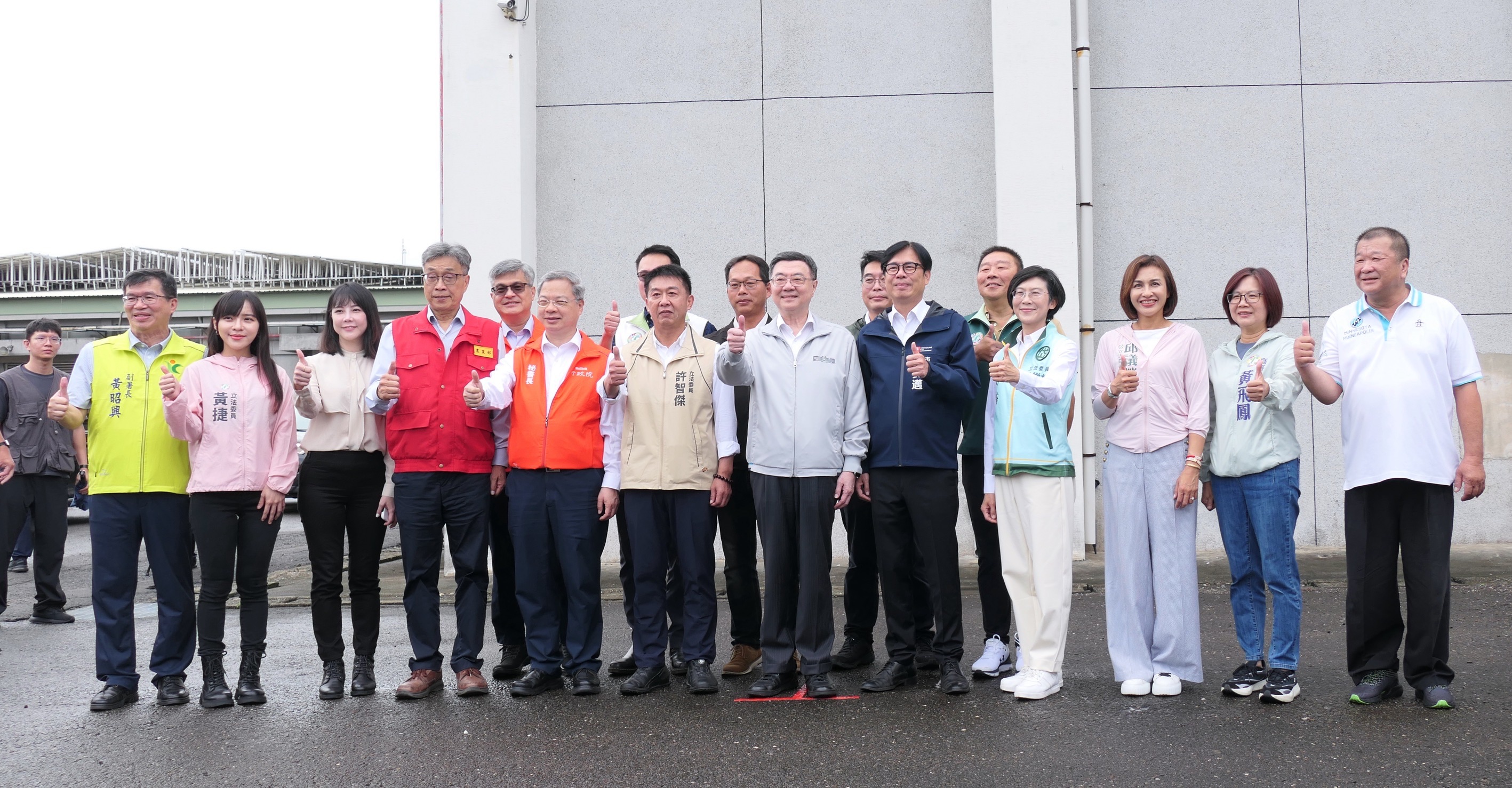 卓揆視察農業部農糧署仁武倉庫 期許糧食儲放「品質更好、數量更多、時間更久」 強化國家糧食安全與韌性