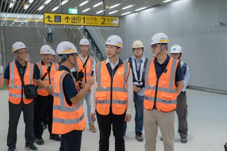 陳世凱部長深入車站工地了解整備狀況