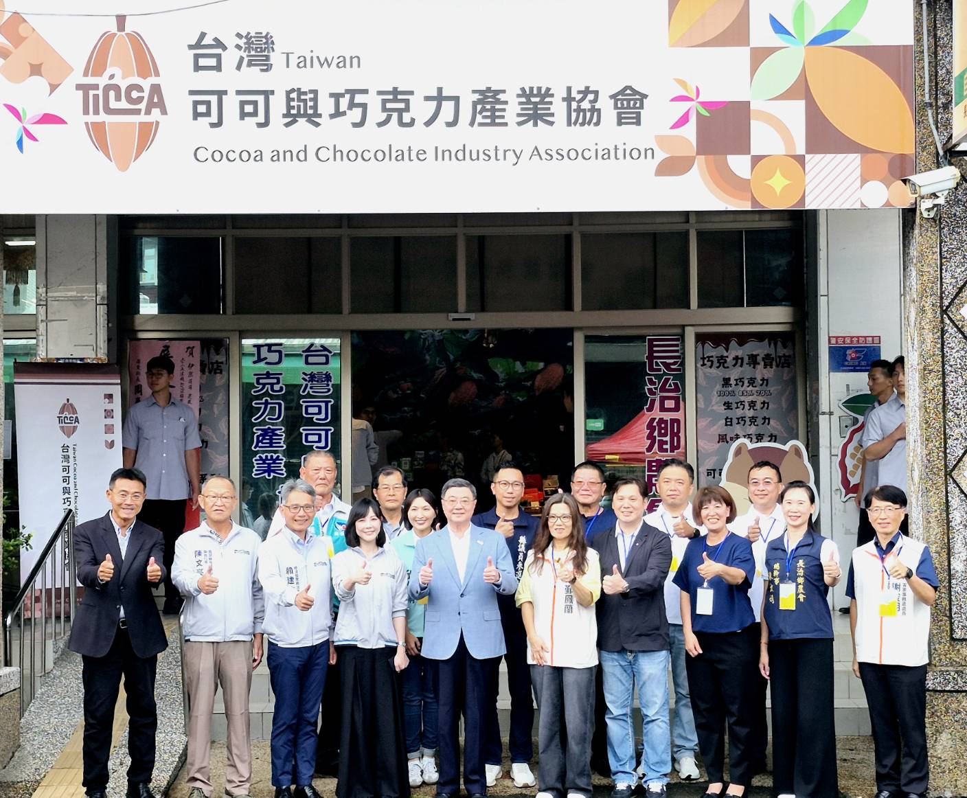 卓揆參訪屏東可可產業　陳文亮副執行長陪同　肯定結合農業創新及循環經濟增進農民收益與地方發展