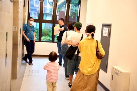 已有家庭陸續住進中央社宒