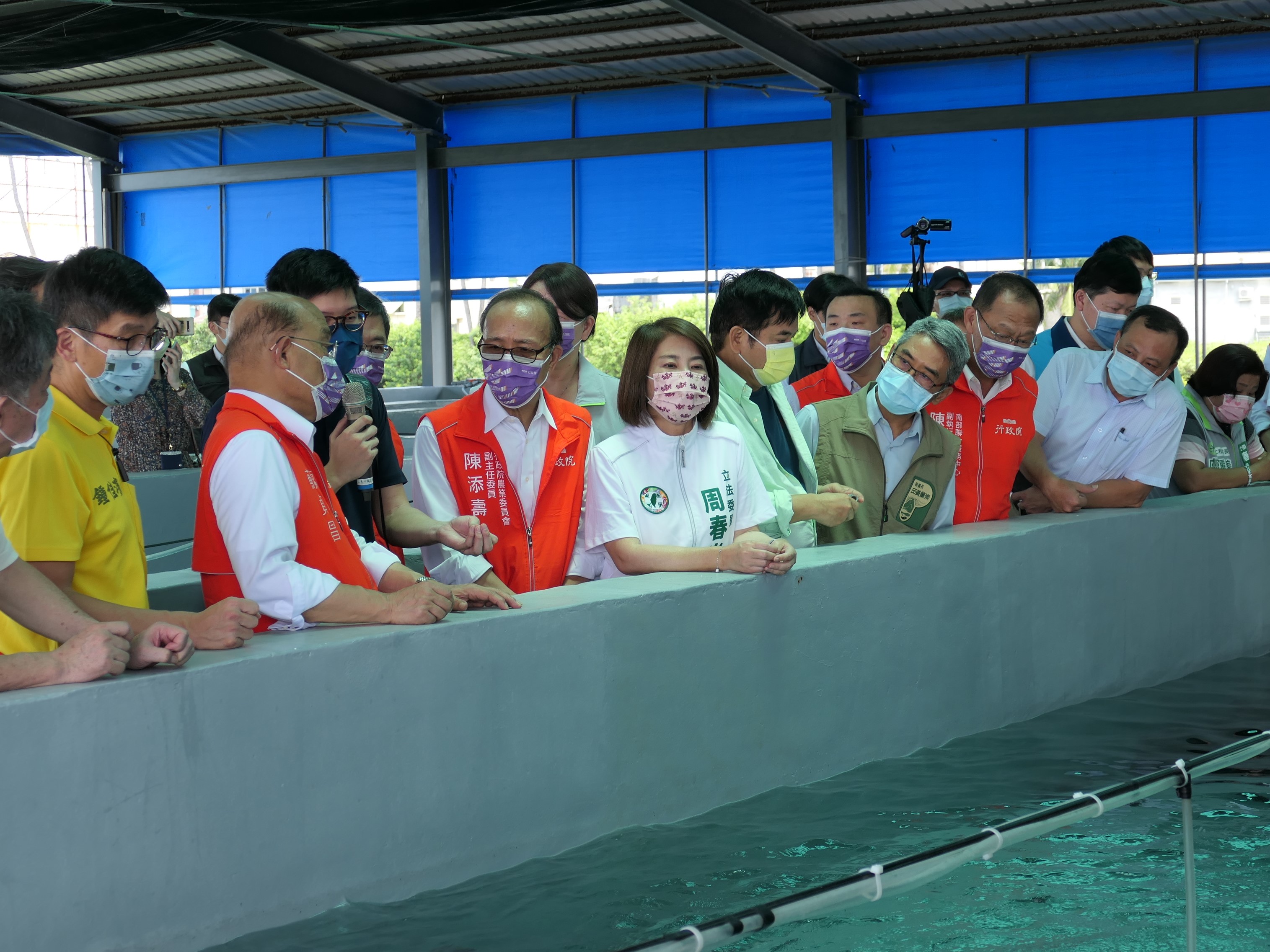 蘇揆視察石斑魚養殖與出口情形 關心鹽埔漁港卸魚廠建設