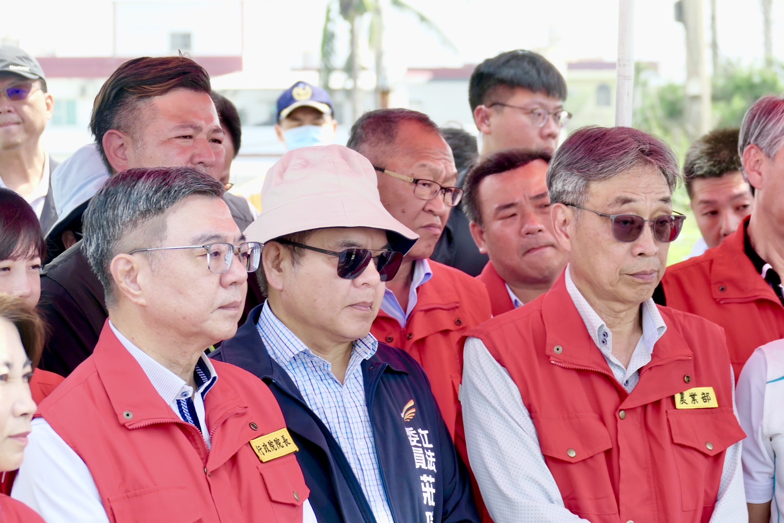 赴屏東視察下寮海堤破損情形 卓揆感謝及時搶修破堤缺口 要求明年汛期前完成復建工程