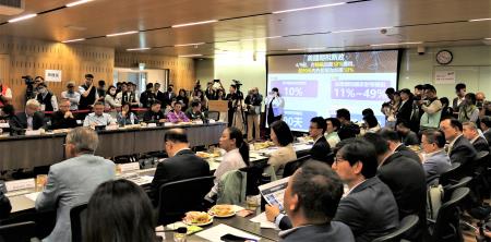 2025年4月13日行政院長卓榮泰出席高雄產業座談會_1