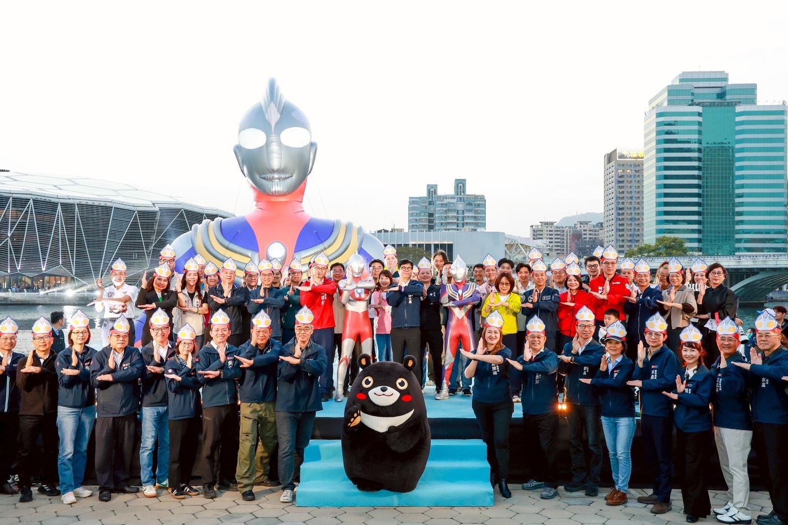 超人力霸王帥氣降臨愛河灣「2026高雄冬日遊樂園」熱鬧開園