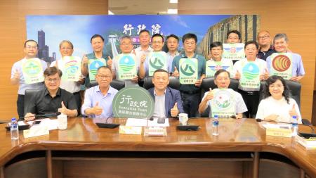 圖說：113年南部地區災害區域聯合防災合作平台會議，由南服中心許乃文執行長_前中_及農村水保署臺南分署柯燦堂分署長_前右2共同主持